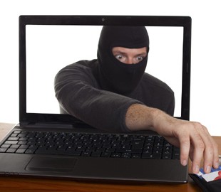 Чоловік віддав 10 тисяч гривень за віртуальний двигун до човна