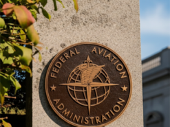 FAA попередила авіакомпанії про небезпеку над Мексикою: збої GPS та можливі військові дії