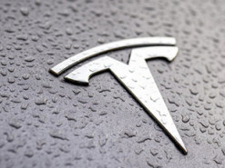 Недосягаем. Электромобиль Tesla Model 3 возвращает лидерство в Европе