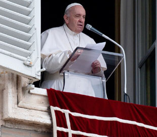 "Варварська атака": Папа Римський засудив удар РФ по торговому центру в Кременчуці