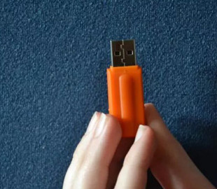 Чому на флешці не варто довго зберігати важливі файли