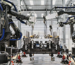 Производители электромобилей Rivian и Arrival столкнулись с необходимостью сокращений персонала