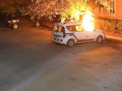 Затримано двох молодиків, які на замовлення інтернет-куратора з рф підпалили поліцейський автомобіль