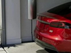 Tesla розробляє бездротову зарядку для електрокарів