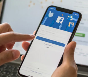 У Калуші чоловік втратив 42 000 гривень через посилання у Facebook