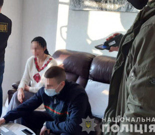 Украинка продавала в интернете свои интимные фото, ей грозит 7 лет тюрьмы