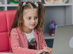 Шмигаль: уряд готовий надавати можливості для батьків, щоб їх діти вчилися онлайн