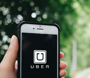 Uber приостановил работу в Брюсселе в знак протеста против запрета смартфона за рулем