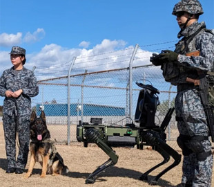 Японські військові отримали роботів-собак: вантажопідйомність 14 кг і швидкість 10 км/год