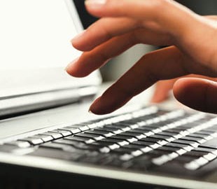 Заявку-расчет на выплату больничных с 1 октября можно подавать в электронном виде