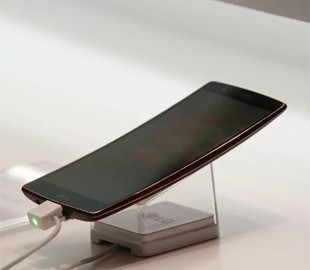 Смартфон майбутнього, який так і не випустили: історія LG Rollable