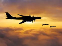 Мінімум 8 літаків споряджено ракетами: у мережі з'явилися нові супутникові знімки бази "Оленья"