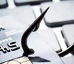 "Працівник банку" позбавив чоловіка 90 тисяч гривень на рахунку