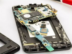 Ремонт смартфонов Samsung подешевеет вдвое благодаря переработанным материалам