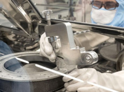 У NASA нарешті розкрили контейнер з грунтом з астероїда Бенну