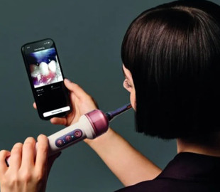 Dyson представив «розумну» зубну щітку з камерою та штучним інтелектом