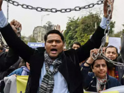 Сотні пакистанських журналістів вийшли на мітинг проти закону, що регулює соціальні мережі