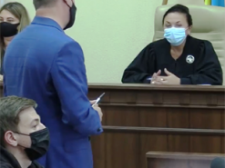 Суд обрав запобіжні заходи молодикам, які побили журналіста у центрі Києва