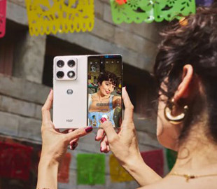 Motorola представила Razr Fold: складаний смартфон із топовою батареєю та суперечливим софтом