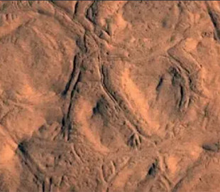 Китайський марсохід виявив під поверхнею Марса дивні багатокутники
