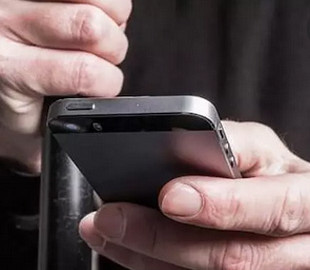 В Киеве иностранец вызвался помочь киевлянину и похитил у него телефон