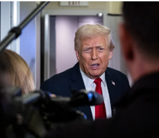 Трамп назвав журналістку "тупою" за запитання про перевірки афганців за часів Байдена