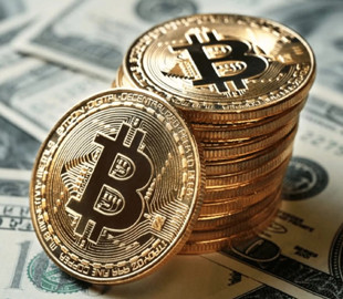 Неизвестные купили биткоин почти на $1 миллиард за выходные