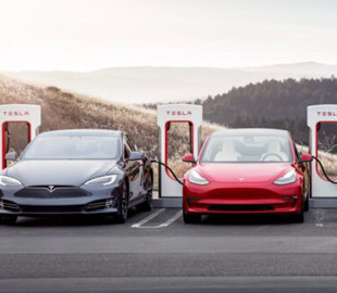 Tesla пропонує рік безкоштовної зарядки Supercharger, щоб стимулювати продажі
