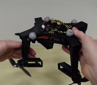 Ученые создали дрон, который меняет форму в полете