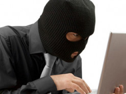 Мужчина продавал онкобольным через интернет-аптеку фальсифицированные лекарства со склада в Киеве