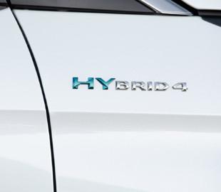 Эксперты сравнили надежность топливных и электрических автомобилей