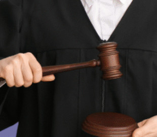 «Здавала в оренду» чужу квартиру: у Знамʼянці засудили шахрайку-рецидивістку