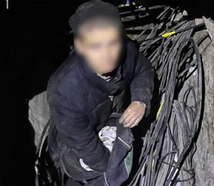 У Кременчуці посеред ночі патрульні затримали крадія на “гарячому”