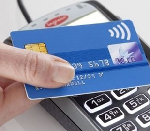 Зловмисник вкрав з картки чоловіка 6000 грн