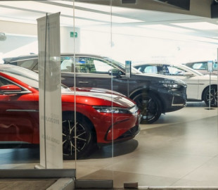 BYD може посунути Tesla на друге місце в рейтингу виробників електромобілів вже сьогодні