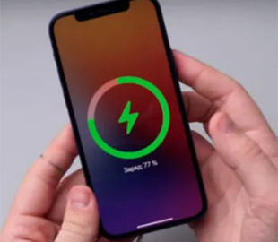 5 міфів про зарядку смартфонів, які пора забути: чим не варто «заморочуватись», а що насправді псує батарею