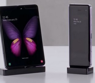 Складной смартфон Samsung Galaxy Fold показали в действии