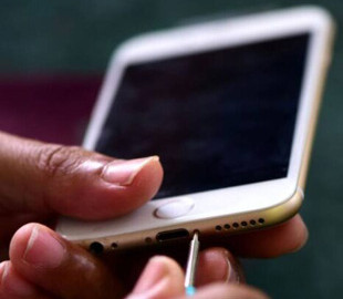 Розкритий легкий спосіб якісно очистити роз’єми у смартфонах