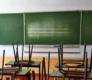 Школы громады под Харьковом перевели на дистанционку: умерла 43-летняя учительница