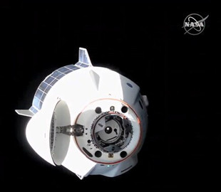 Корабль SpaceX успешно перестыковался на МКС
