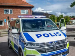 У Швеції поліція перевіряє онлайн-мережі після вбивства дівчини внаслідок нападу з мечем у школі