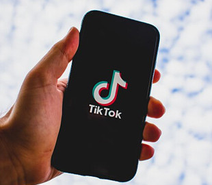 В ОАЕ арештували чоловіка за відео в TikTok з фальшивими звуками пострілів