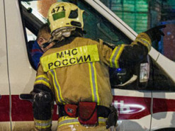 В Єкатеринбурзі почалась масштабна пожежа на підприємстві, що виробляє електроніку для ракет