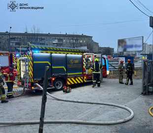 У Франківську горіло складське приміщення “Нової пошти”