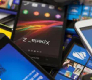 Через народ тутсі у всьому світі подорожчають смартфони та ноутбуки