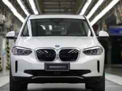 BMW випустила перший повністю електричний кросовер