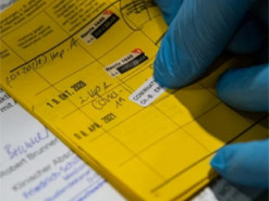 В Запорожье мать и дочь прилетели из Египта с "липовыми" сертификатами