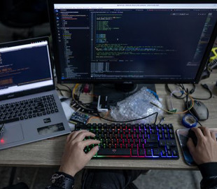 У США колишнього топ-менеджера підозрюють у продажу секретних даних Росії