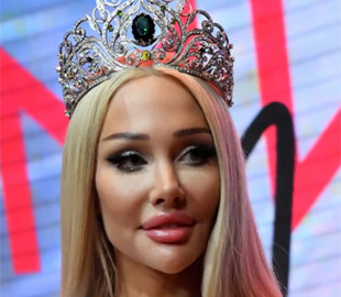 "Надувна лялька": новоспечену "Міс Москва" висміяли в соцмережах