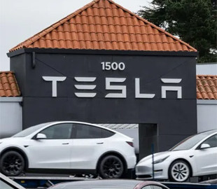 Tesla витратить ще $20 млрд на розвиток ШІ